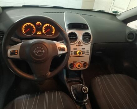 Красный Опель Корса, объемом двигателя 1.2 л и пробегом 260 тыс. км за 3500 $, фото 7 на Automoto.ua