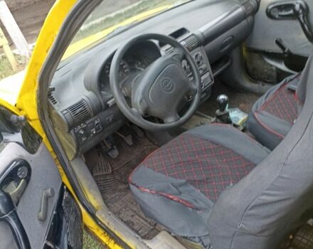 Желтый Опель Корса, объемом двигателя 1.2 л и пробегом 15 тыс. км за 800 $, фото 3 на Automoto.ua