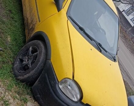 Желтый Опель Корса, объемом двигателя 1.2 л и пробегом 15 тыс. км за 800 $, фото 1 на Automoto.ua