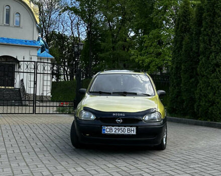 Желтый Опель Корса, объемом двигателя 1 л и пробегом 148 тыс. км за 3200 $, фото 1 на Automoto.ua