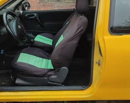 Желтый Опель Корса, объемом двигателя 0.97 л и пробегом 379 тыс. км за 2500 $, фото 14 на Automoto.ua