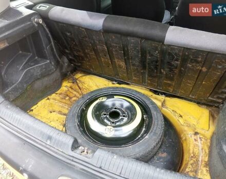 Желтый Опель Корса, объемом двигателя 0.97 л и пробегом 379 тыс. км за 2500 $, фото 3 на Automoto.ua