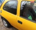 Желтый Опель Корса, объемом двигателя 0.97 л и пробегом 379 тыс. км за 2500 $, фото 2 на Automoto.ua