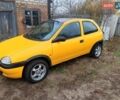Желтый Опель Корса, объемом двигателя 0.97 л и пробегом 379 тыс. км за 2500 $, фото 1 на Automoto.ua