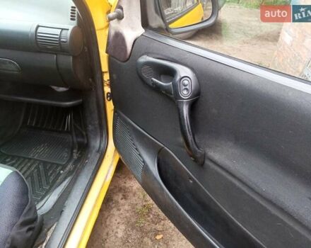 Желтый Опель Корса, объемом двигателя 0.97 л и пробегом 379 тыс. км за 2500 $, фото 8 на Automoto.ua