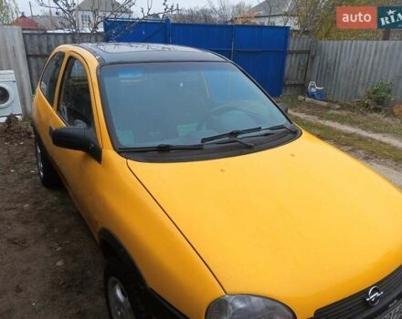 Желтый Опель Корса, объемом двигателя 0.97 л и пробегом 379 тыс. км за 2500 $, фото 1 на Automoto.ua