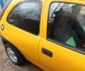 Желтый Опель Корса, объемом двигателя 1 л и пробегом 380 тыс. км за 2500 $, фото 7 на Automoto.ua