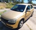 Желтый Опель Корса, объемом двигателя 1.2 л и пробегом 290 тыс. км за 2500 $, фото 1 на Automoto.ua