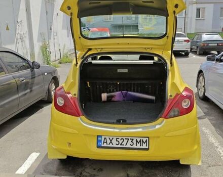 Желтый Опель Корса, объемом двигателя 1.23 л и пробегом 249 тыс. км за 3700 $, фото 5 на Automoto.ua