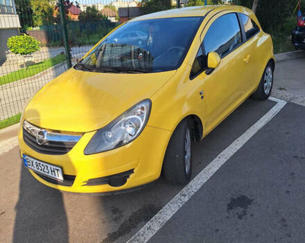 Желтый Опель Корса, объемом двигателя 1.4 л и пробегом 160 тыс. км за 5500 $, фото 3 на Automoto.ua