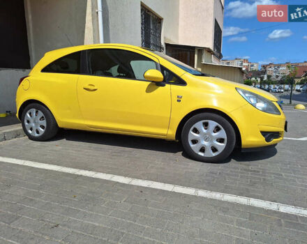 Желтый Опель Корса, объемом двигателя 1.4 л и пробегом 160 тыс. км за 5500 $, фото 2 на Automoto.ua