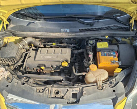 Желтый Опель Корса, объемом двигателя 1.4 л и пробегом 160 тыс. км за 5500 $, фото 14 на Automoto.ua