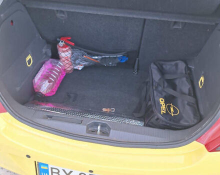 Желтый Опель Корса, объемом двигателя 1.4 л и пробегом 160 тыс. км за 5500 $, фото 15 на Automoto.ua