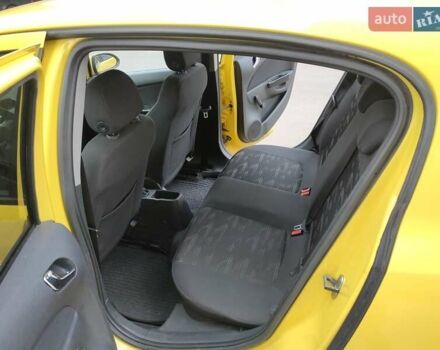 Желтый Опель Корса, объемом двигателя 1.23 л и пробегом 176 тыс. км за 5500 $, фото 9 на Automoto.ua
