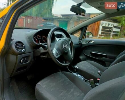 Желтый Опель Корса, объемом двигателя 1.23 л и пробегом 176 тыс. км за 5500 $, фото 15 на Automoto.ua