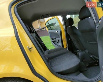 Желтый Опель Корса, объемом двигателя 1.23 л и пробегом 176 тыс. км за 5500 $, фото 19 на Automoto.ua
