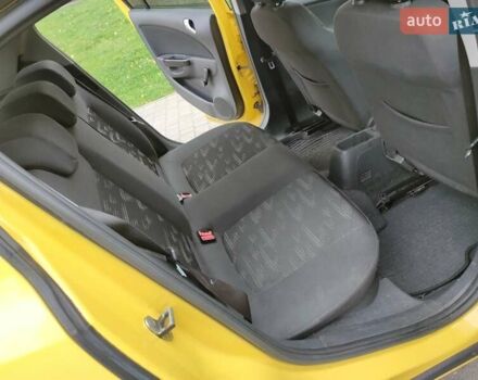 Желтый Опель Корса, объемом двигателя 1.23 л и пробегом 176 тыс. км за 5500 $, фото 11 на Automoto.ua