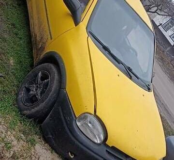 Желтый Опель Корса, объемом двигателя 1.2 л и пробегом 15 тыс. км за 800 $, фото 1 на Automoto.ua