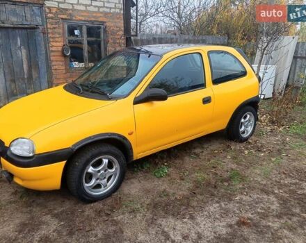Желтый Опель Корса, объемом двигателя 0.97 л и пробегом 379 тыс. км за 2500 $, фото 1 на Automoto.ua