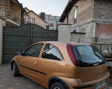 Желтый Опель Корса, объемом двигателя 1 л и пробегом 215 тыс. км за 2700 $, фото 1 на Automoto.ua