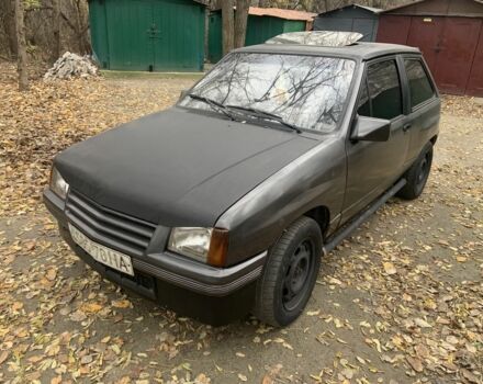 Серый Опель Корса, объемом двигателя 1.3 л и пробегом 333 тыс. км за 600 $, фото 2 на Automoto.ua