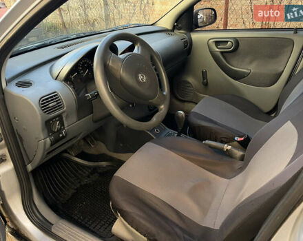 Серый Опель Корса, объемом двигателя 1.2 л и пробегом 220 тыс. км за 2350 $, фото 5 на Automoto.ua