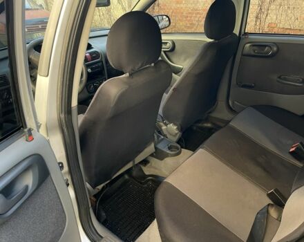 Серый Опель Корса, объемом двигателя 1.2 л и пробегом 200 тыс. км за 2350 $, фото 6 на Automoto.ua