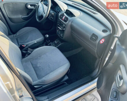 Серый Опель Корса, объемом двигателя 1.2 л и пробегом 194 тыс. км за 3600 $, фото 4 на Automoto.ua