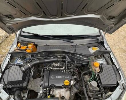 Серый Опель Корса, объемом двигателя 1 л и пробегом 216 тыс. км за 3800 $, фото 12 на Automoto.ua