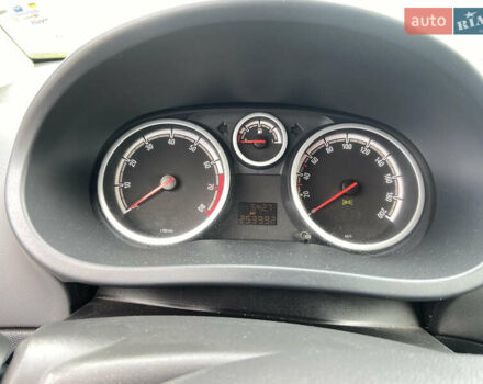 Сірий Опель Корса, об'ємом двигуна 1.23 л та пробігом 250 тис. км за 3800 $, фото 6 на Automoto.ua