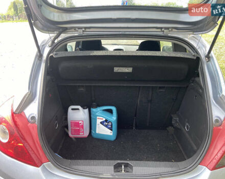 Сірий Опель Корса, об'ємом двигуна 1.23 л та пробігом 250 тис. км за 3800 $, фото 4 на Automoto.ua