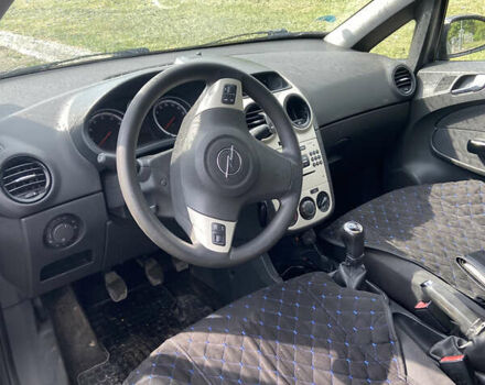 Сірий Опель Корса, об'ємом двигуна 1.23 л та пробігом 250 тис. км за 3800 $, фото 7 на Automoto.ua