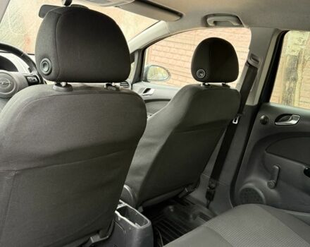 Серый Опель Корса, объемом двигателя 1.2 л и пробегом 220 тыс. км за 3999 $, фото 6 на Automoto.ua