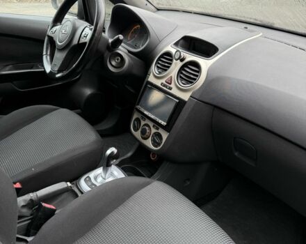 Серый Опель Корса, объемом двигателя 1.2 л и пробегом 220 тыс. км за 3999 $, фото 10 на Automoto.ua