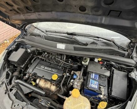 Серый Опель Корса, объемом двигателя 1.2 л и пробегом 220 тыс. км за 3999 $, фото 8 на Automoto.ua