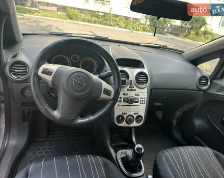 Серый Опель Корса, объемом двигателя 1.2 л и пробегом 217 тыс. км за 4200 $, фото 6 на Automoto.ua