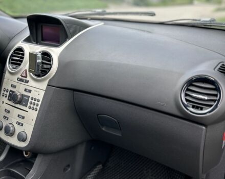 Серый Опель Корса, объемом двигателя 1.2 л и пробегом 97 тыс. км за 5000 $, фото 4 на Automoto.ua