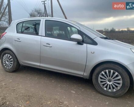 Серый Опель Корса, объемом двигателя 1 л и пробегом 130 тыс. км за 4200 $, фото 1 на Automoto.ua