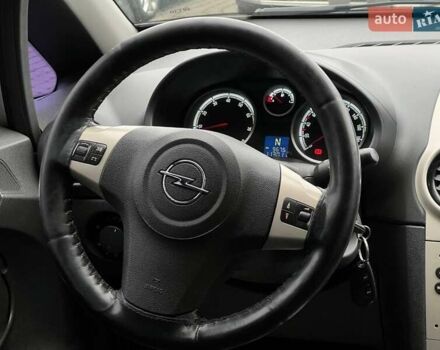 Серый Опель Корса, объемом двигателя 1.2 л и пробегом 112 тыс. км за 5400 $, фото 12 на Automoto.ua