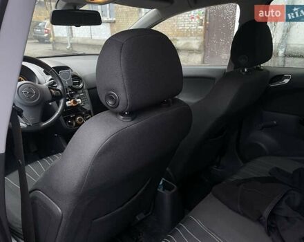 Серый Опель Корса, объемом двигателя 1.3 л и пробегом 304 тыс. км за 4000 $, фото 2 на Automoto.ua