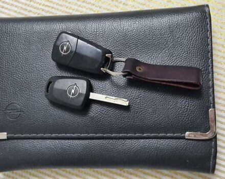 Серый Опель Корса, объемом двигателя 1.4 л и пробегом 139 тыс. км за 6800 $, фото 6 на Automoto.ua