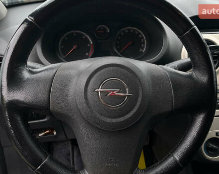 Серый Опель Корса, объемом двигателя 1.25 л и пробегом 265 тыс. км за 3999 $, фото 9 на Automoto.ua