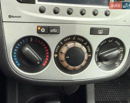 Серый Опель Корса, объемом двигателя 1.3 л и пробегом 257 тыс. км за 4500 $, фото 29 на Automoto.ua