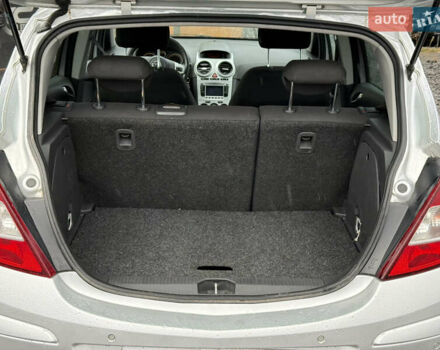 Серый Опель Корса, объемом двигателя 1.3 л и пробегом 257 тыс. км за 4500 $, фото 4 на Automoto.ua