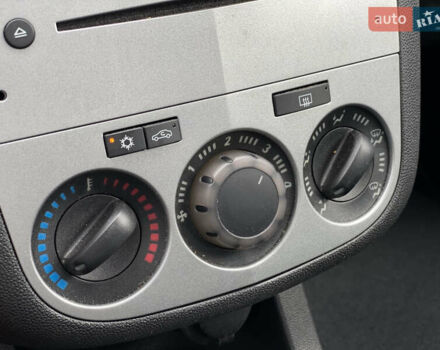 Сірий Опель Корса, об'ємом двигуна 0 л та пробігом 185 тис. км за 5899 $, фото 13 на Automoto.ua