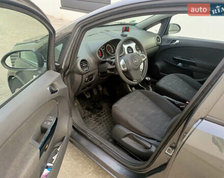 Серый Опель Корса, объемом двигателя 1.23 л и пробегом 314 тыс. км за 4900 $, фото 6 на Automoto.ua