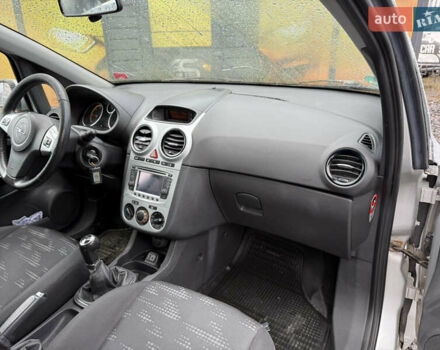 Серый Опель Корса, объемом двигателя 1.3 л и пробегом 257 тыс. км за 4500 $, фото 17 на Automoto.ua