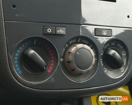 Серый Опель Корса, объемом двигателя 1.2 л и пробегом 170 тыс. км за 6500 $, фото 14 на Automoto.ua