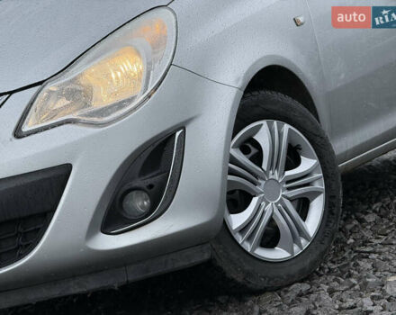 Серый Опель Корса, объемом двигателя 1.3 л и пробегом 257 тыс. км за 4500 $, фото 9 на Automoto.ua