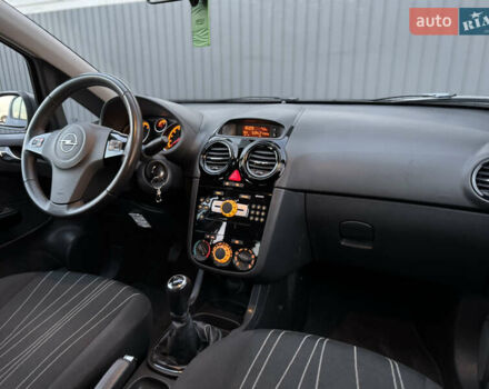 Серый Опель Корса, объемом двигателя 1.4 л и пробегом 203 тыс. км за 6250 $, фото 37 на Automoto.ua